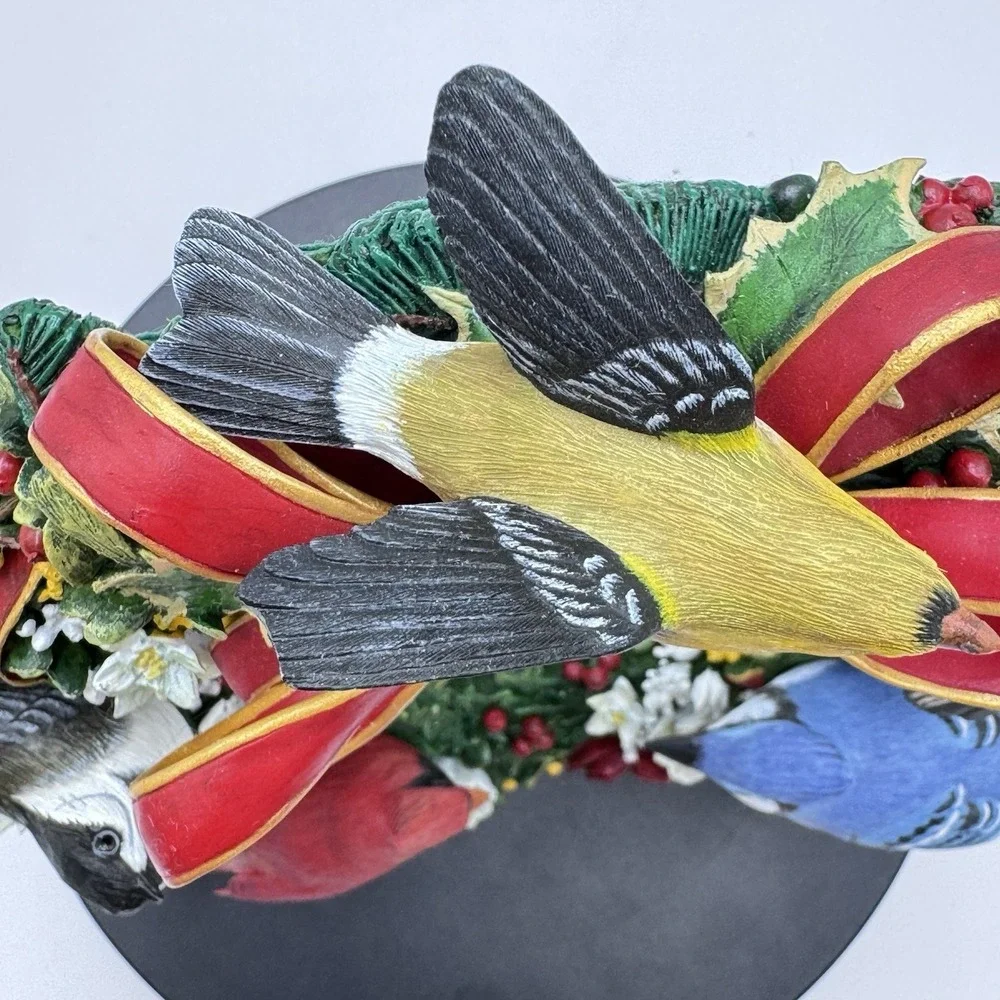 VTG The Danbury Mint The Songbird Winter Wreath with‎ Custom Wood Stand 9.5x8